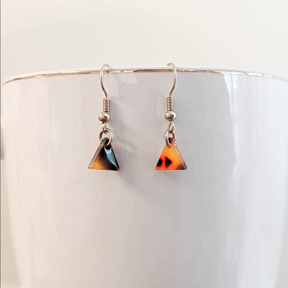 Tortoise-shell triangle earrings